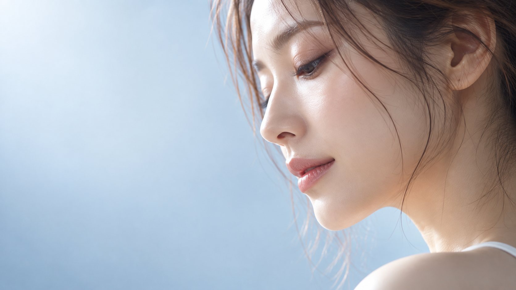韓国美容のイメージ｜うるおいのある肌の女性の横顔